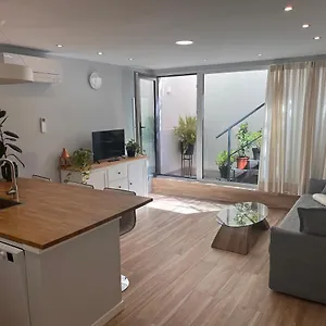 https://modern-apartment-by-the-airport-ifema.besthotelstoledo.com